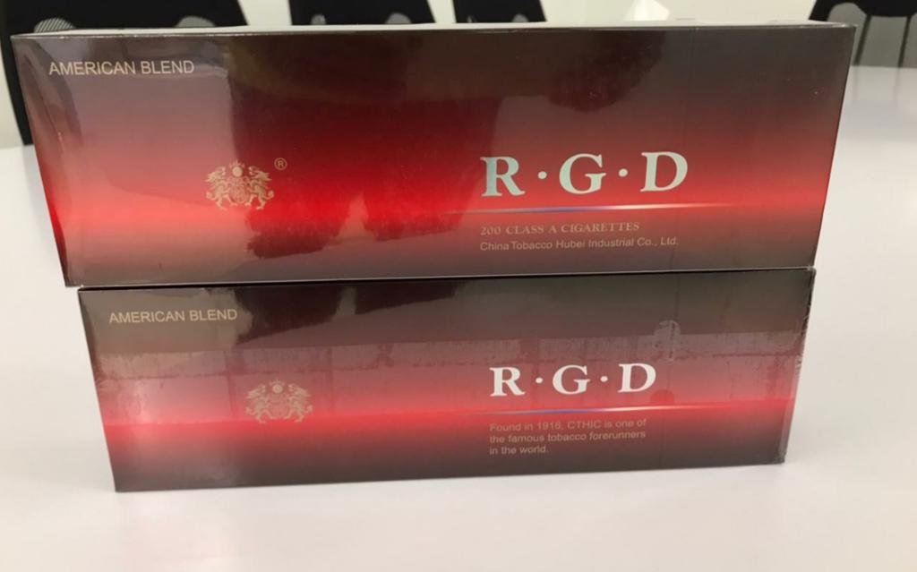 Close up of RGD Blue fine cut hand rolling tobacco UK - easy rolling RYO